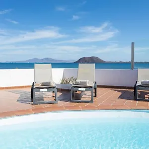 Beachfront Remos: Lobos Island View & Private Pool Corralejo